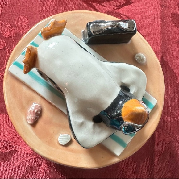 Unique Item - Penguin Sunbathing On The Beach Music Box “You Are My Sunshine” - Picture 3 of 11